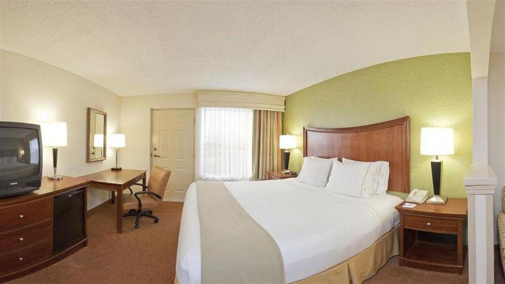 Holiday Inn Express & Suites Asheville Sw - Outlet Ctr Area, An Ihg Hotel Экстерьер фото