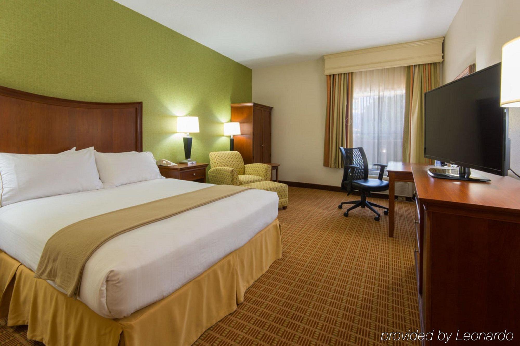 Holiday Inn Express & Suites Asheville Sw - Outlet Ctr Area, An Ihg Hotel Экстерьер фото